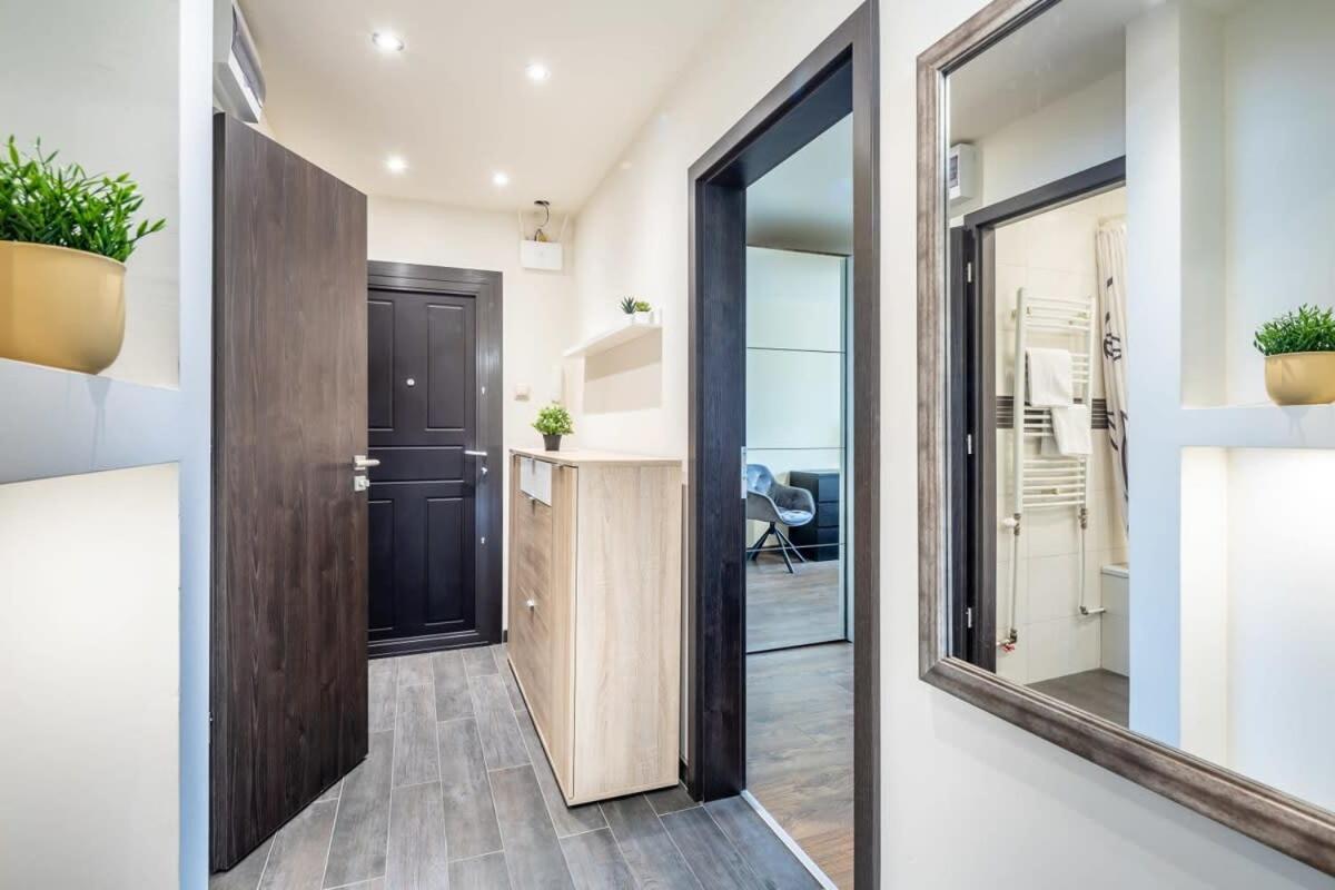 Cozy Quiet Apartment With A Balcony Budapeste Exterior foto