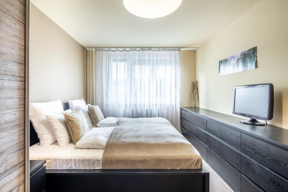 Cozy Quiet Apartment With A Balcony Budapeste Exterior foto