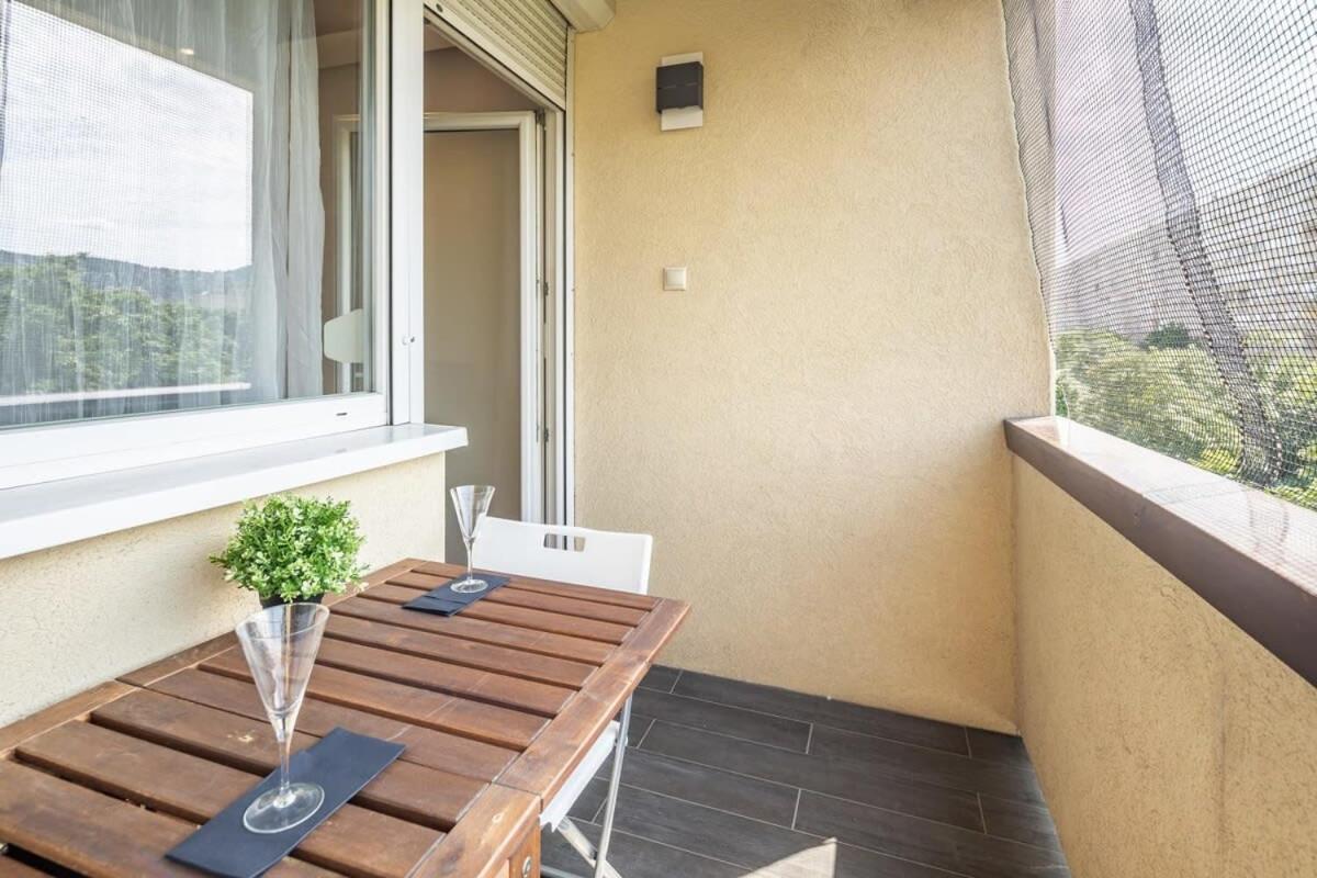 Cozy Quiet Apartment With A Balcony Budapeste Exterior foto