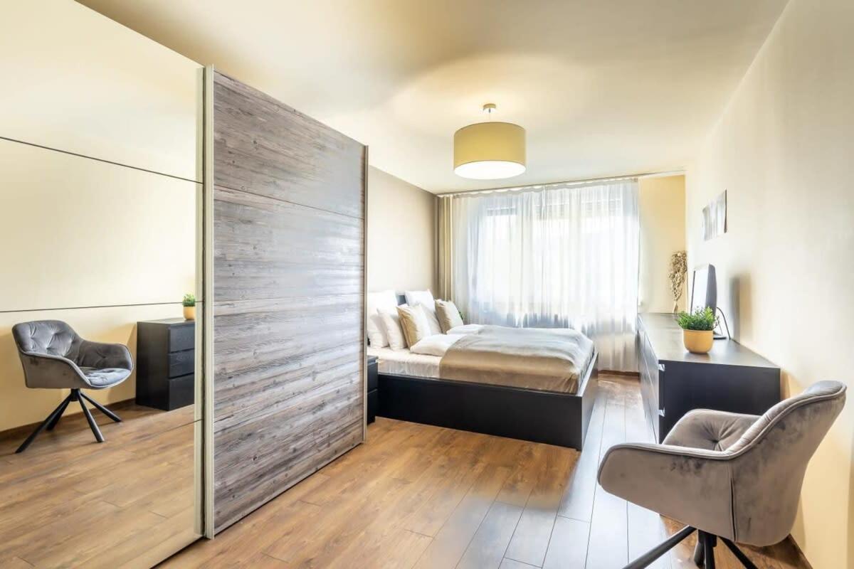 Cozy Quiet Apartment With A Balcony Budapeste Exterior foto