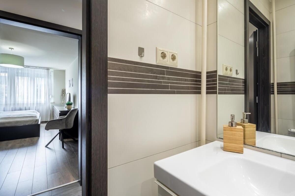 Cozy Quiet Apartment With A Balcony Budapeste Exterior foto