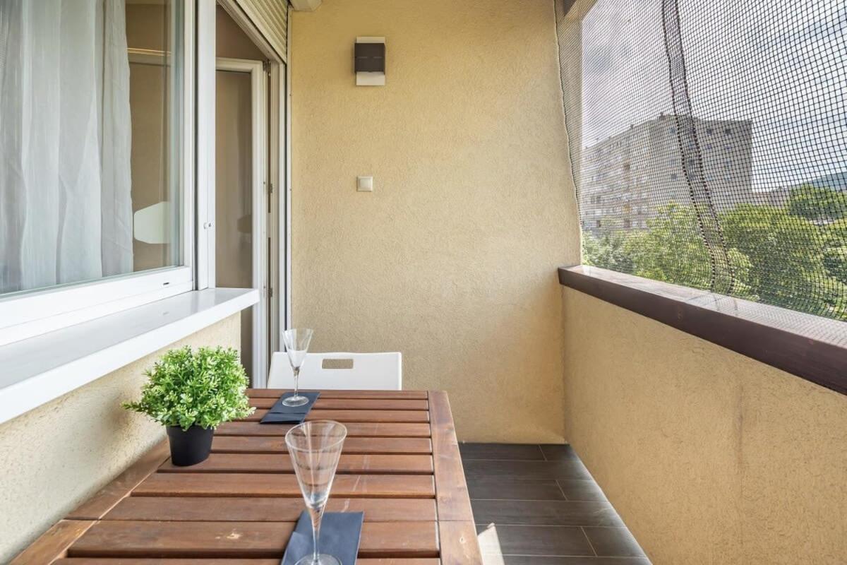 Cozy Quiet Apartment With A Balcony Budapeste Exterior foto